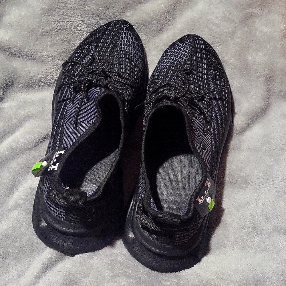 Shoes - Picture 3 of 6